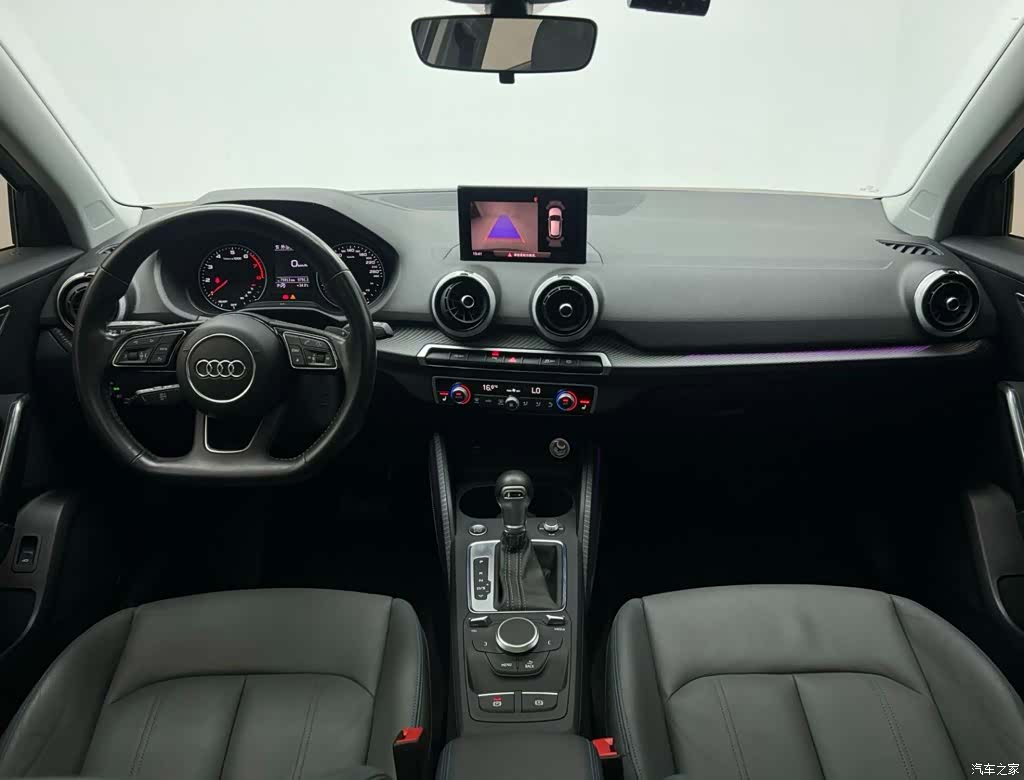 Audi Q2L, 2022 11