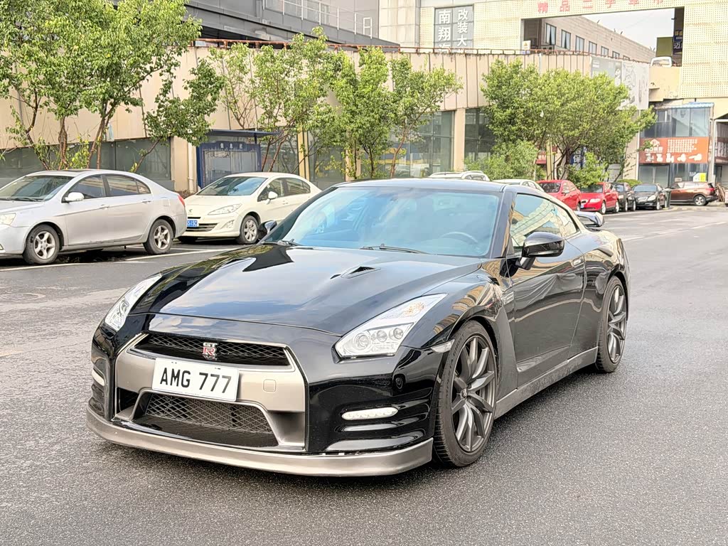 Nissan GT-R