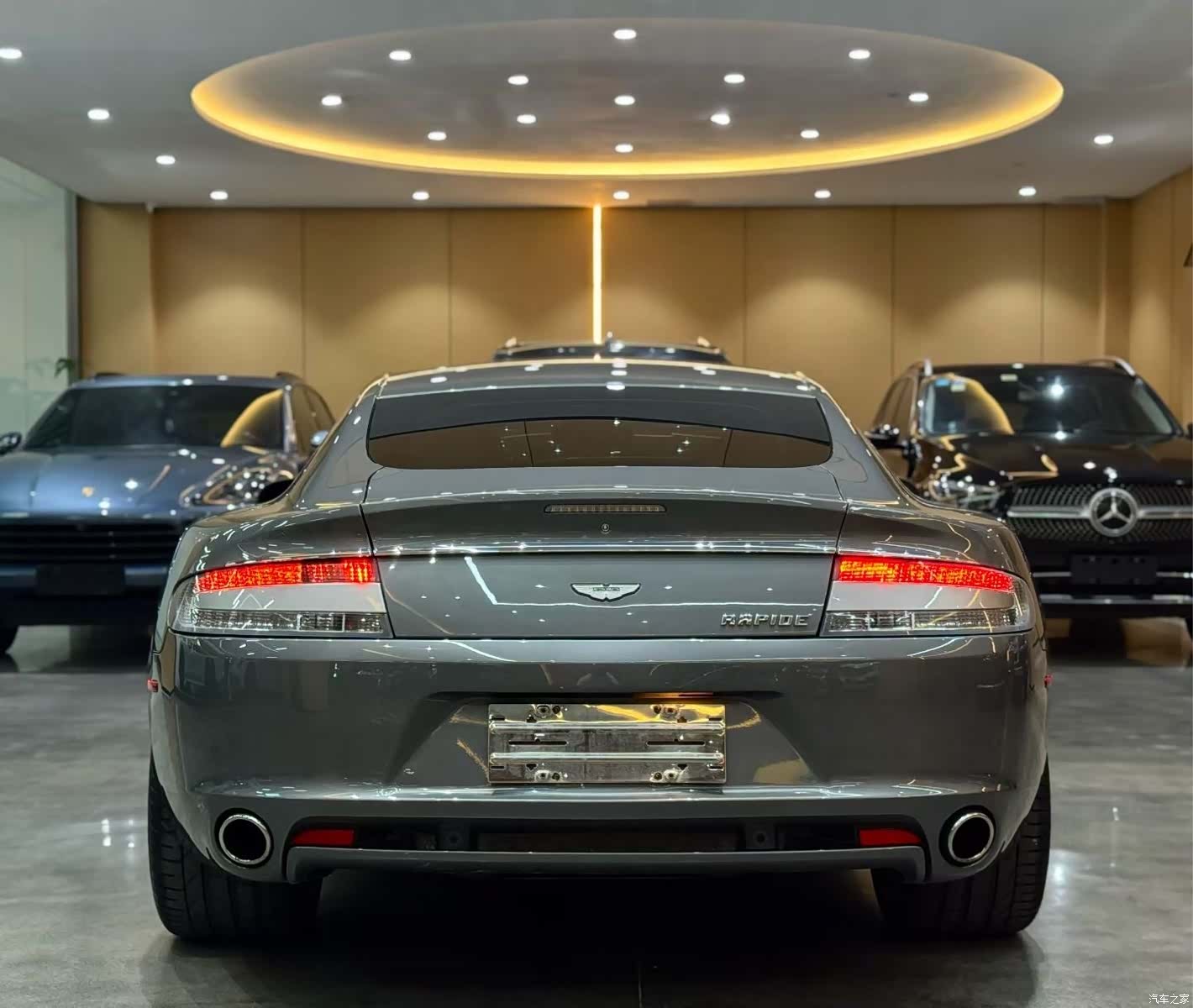 Aston Martin Vantage, 2011 9