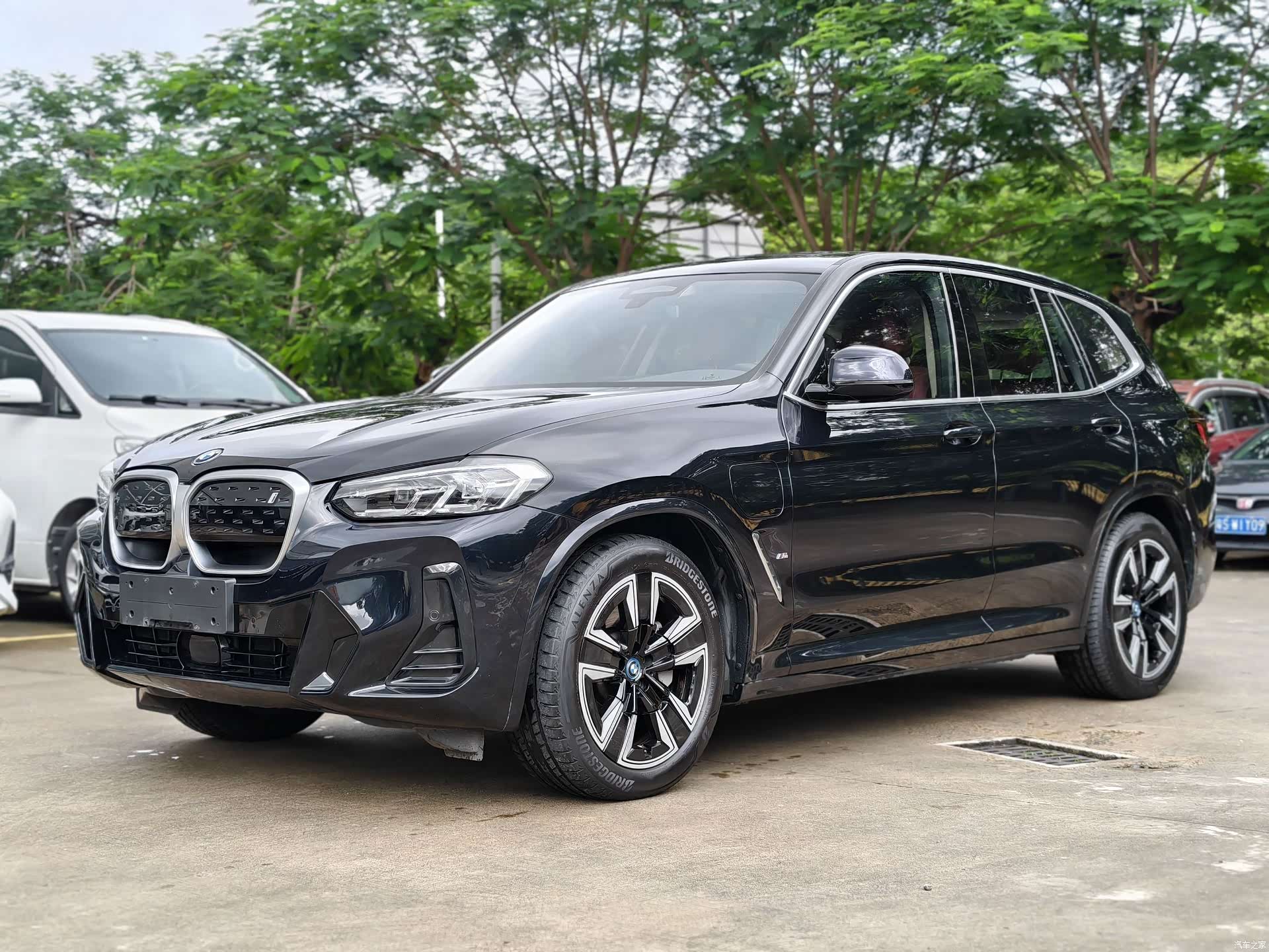 BMW iX3, 2024 1
