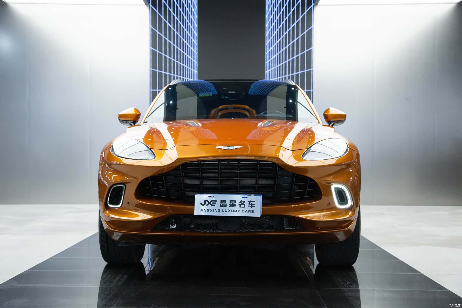 Aston Martin DBX, 2022 2