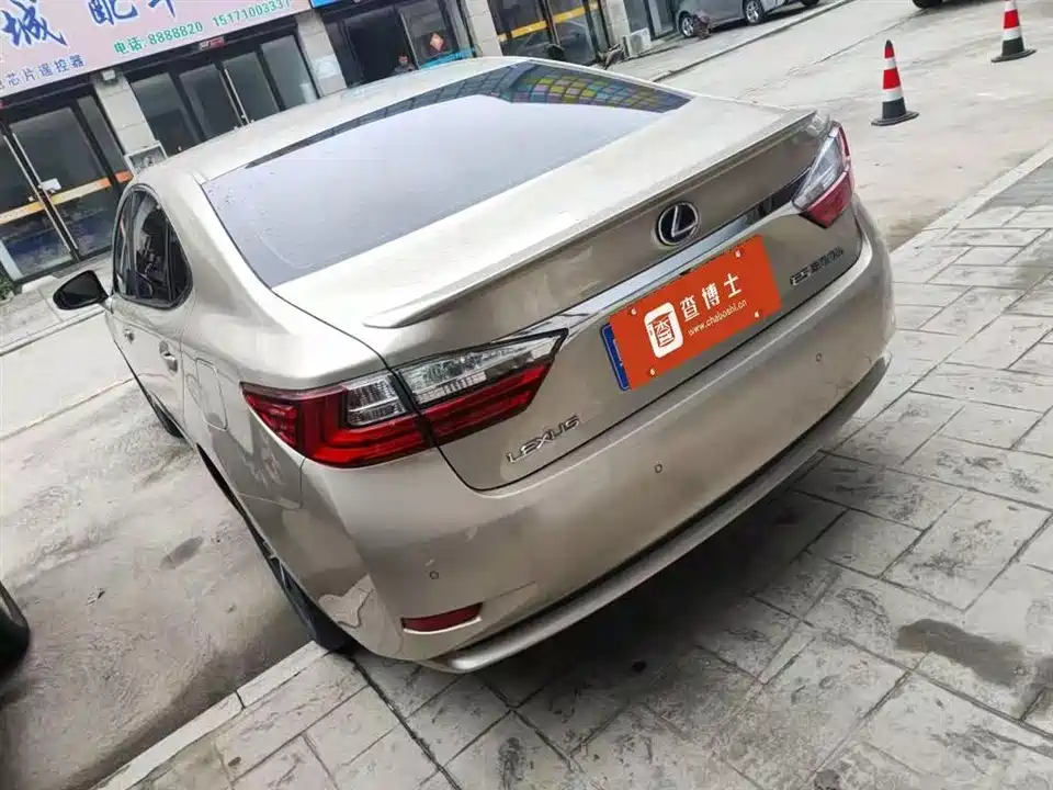 Lexus ES