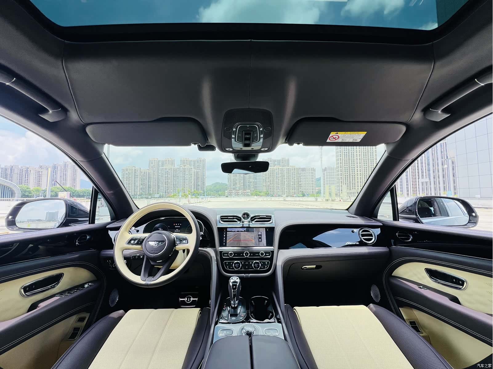 Bentley Bentayga, 2023 9