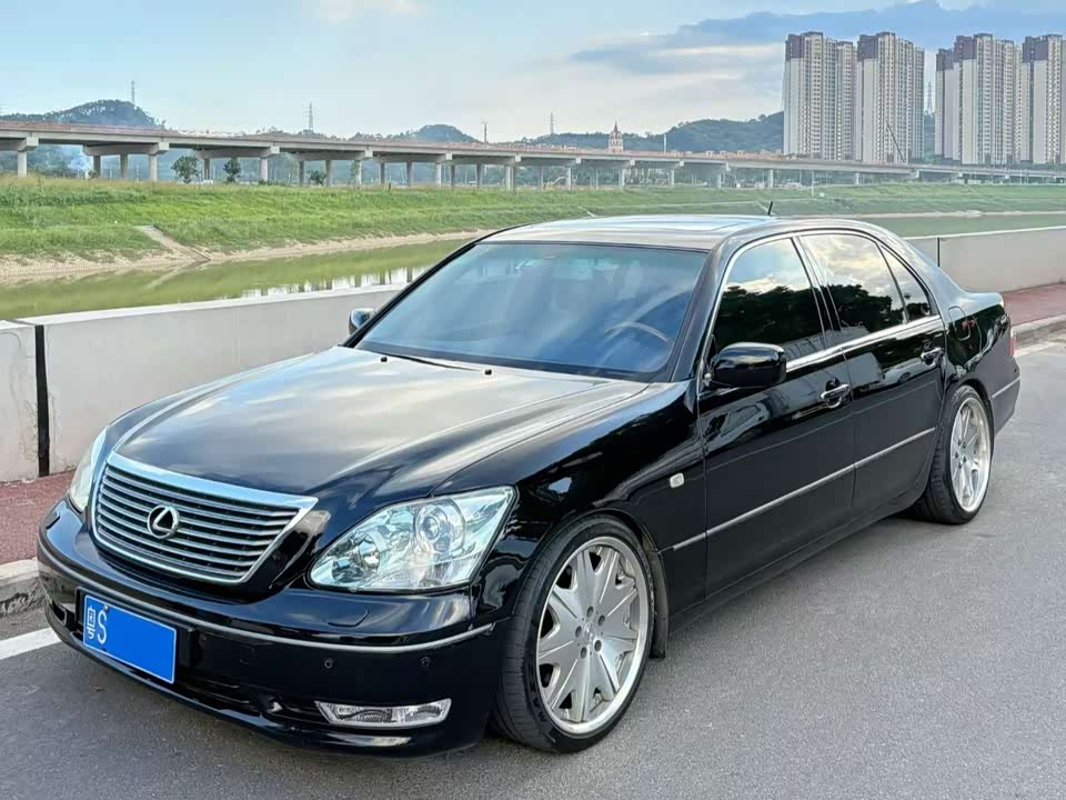Lexus LS