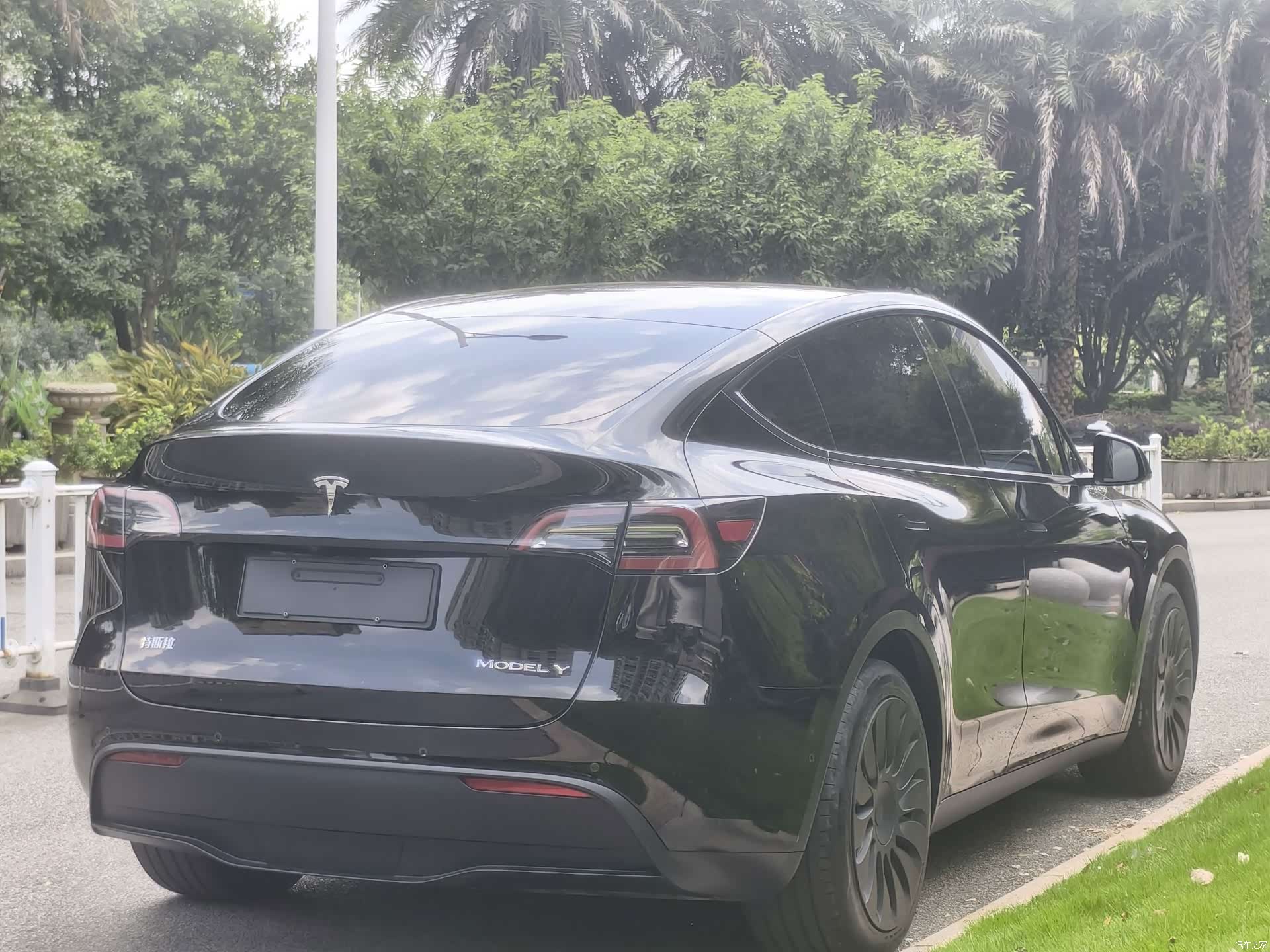 Tesla Model Y, 2023 7