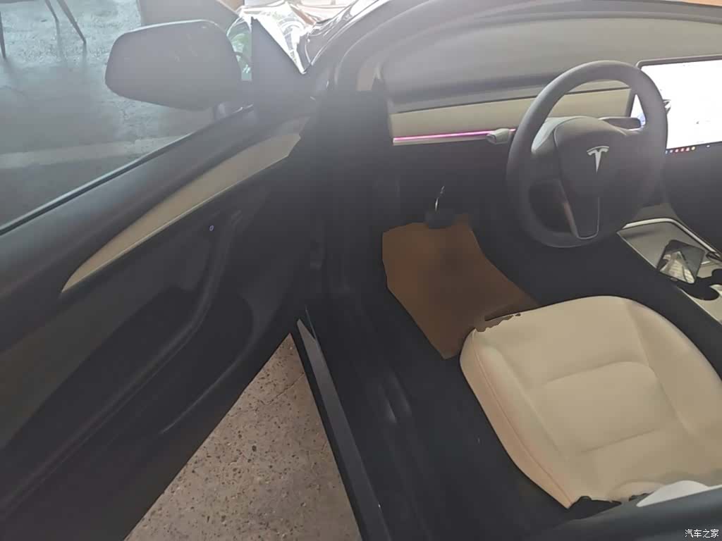 Tesla Model Y, 2024 16
