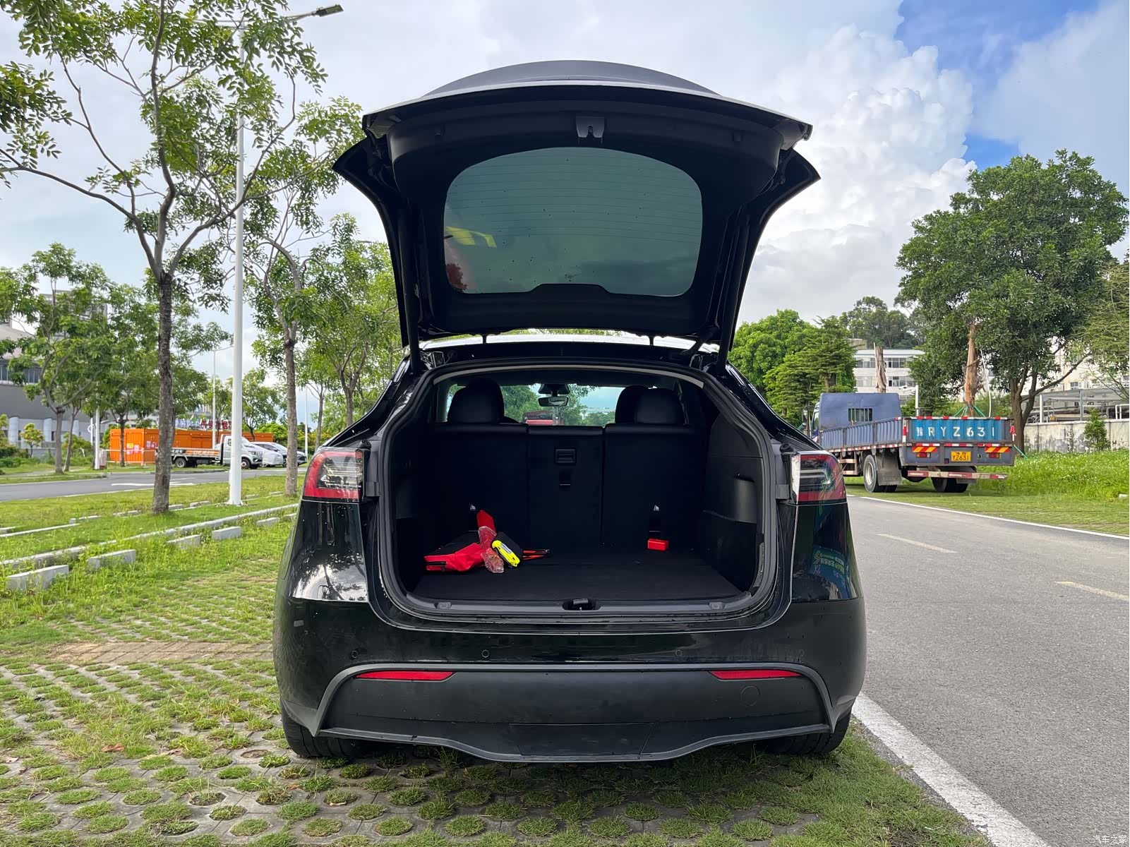 Tesla Model Y, 2022 18