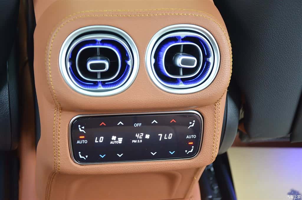 Mercedes-Benz GLC, 2025 10