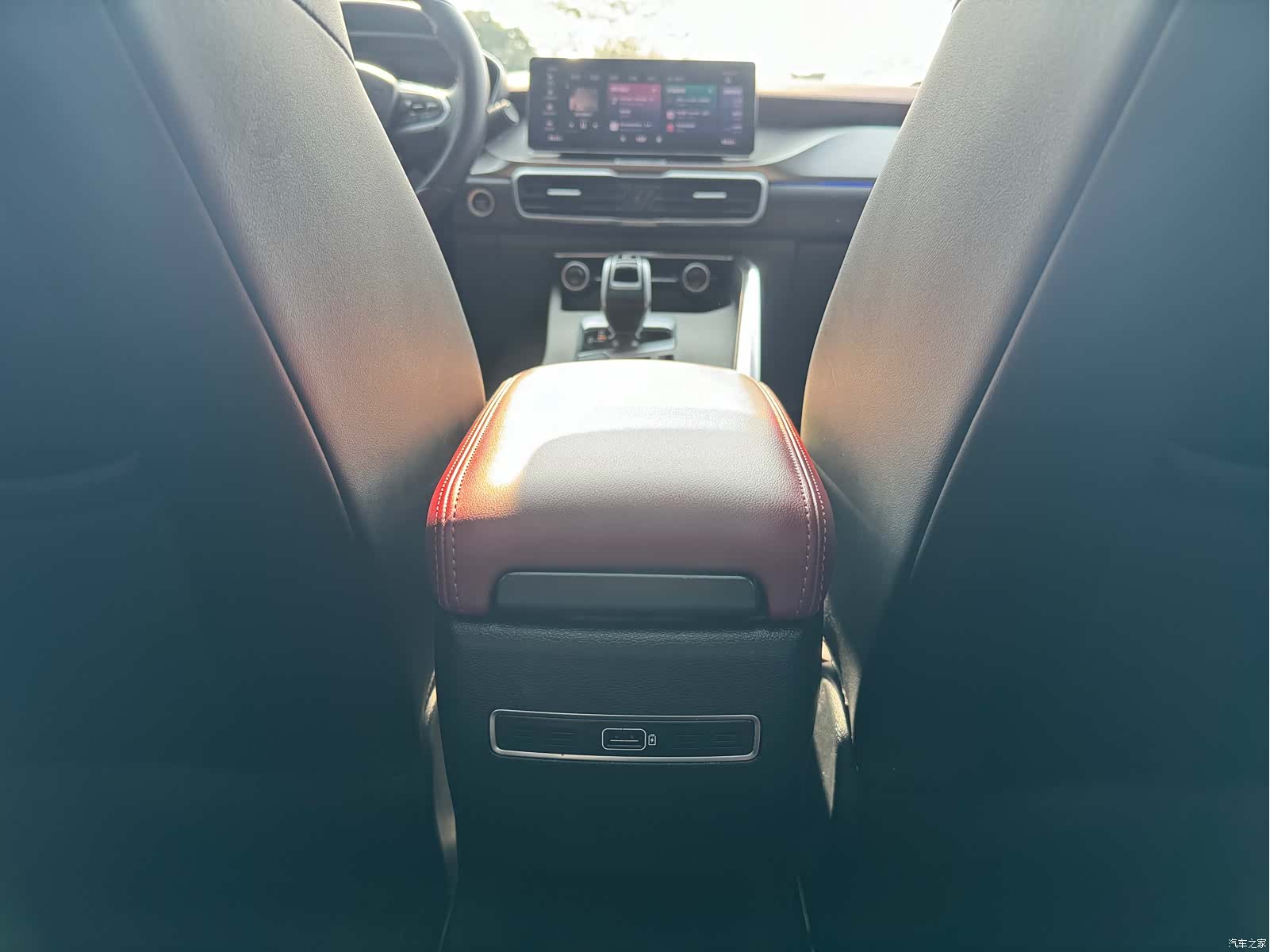 Geely Coolray, 2020 12