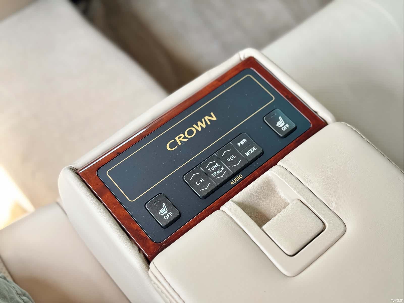 Toyota Crown, 2013 11