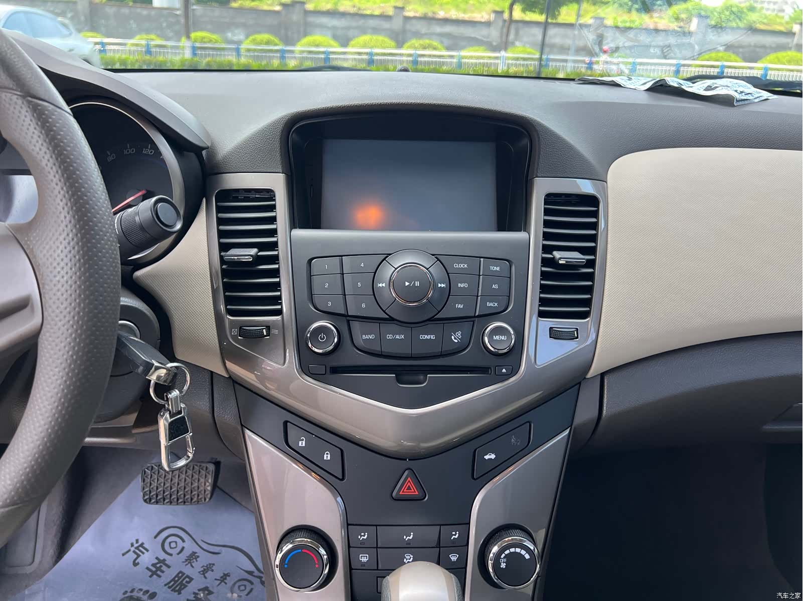 Chevrolet SE, 2015 16