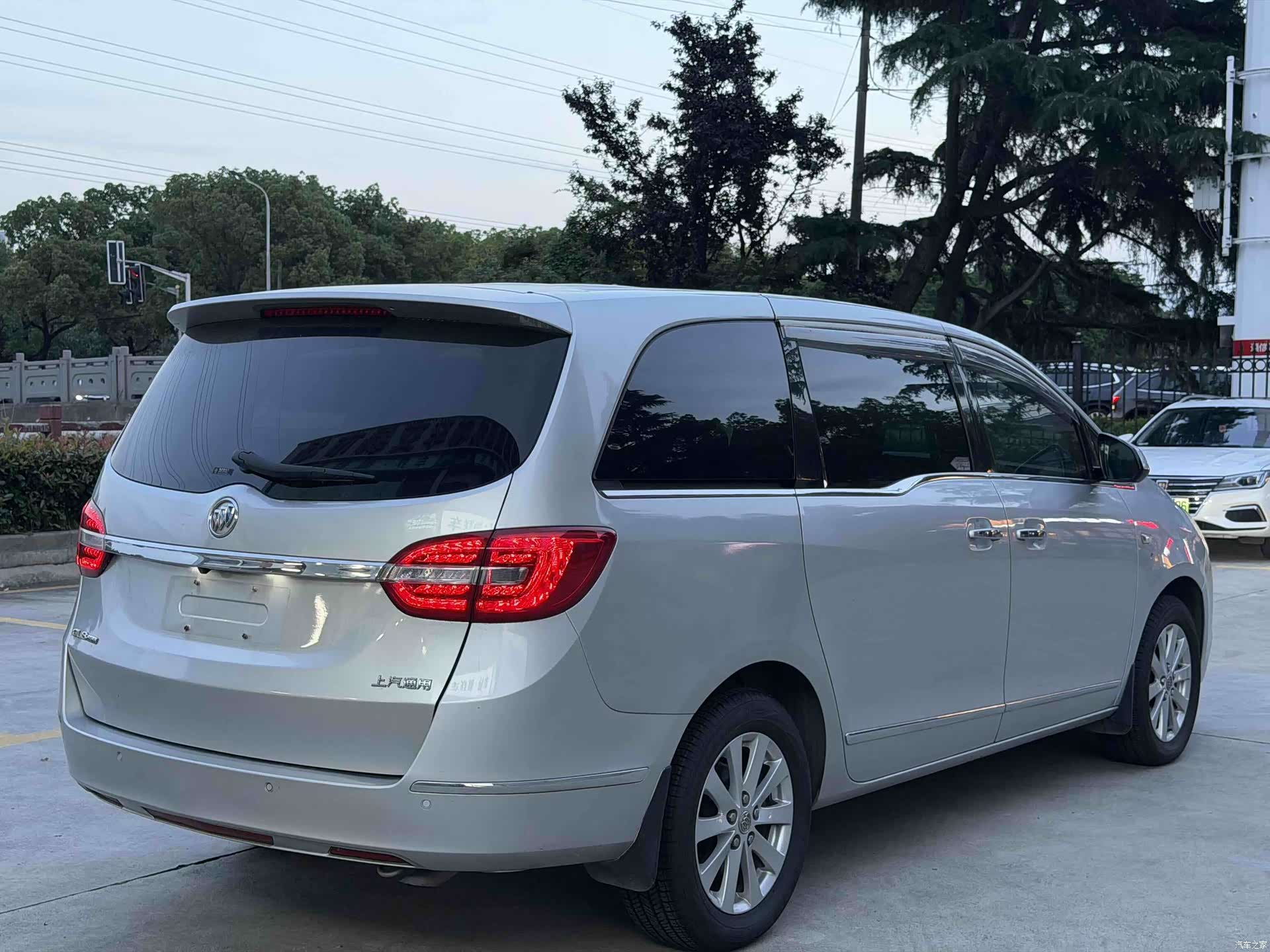 Buick GL8, 2017 9