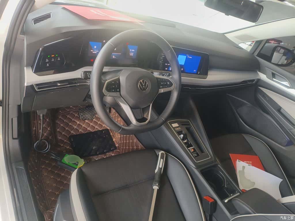 Volkswagen Golf, 2023 10