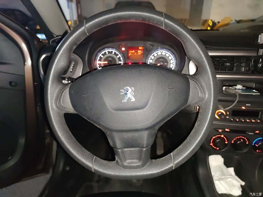 Peugeot 301, 2014 6