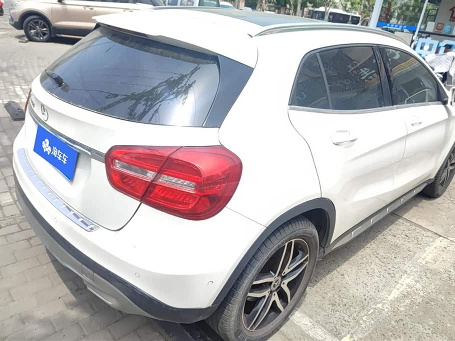Mercedes-Benz GLA Mercedes-Benz GLA