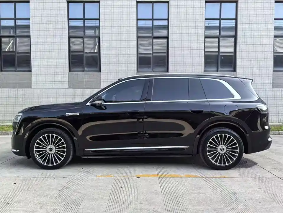 AITO Ask the world M8