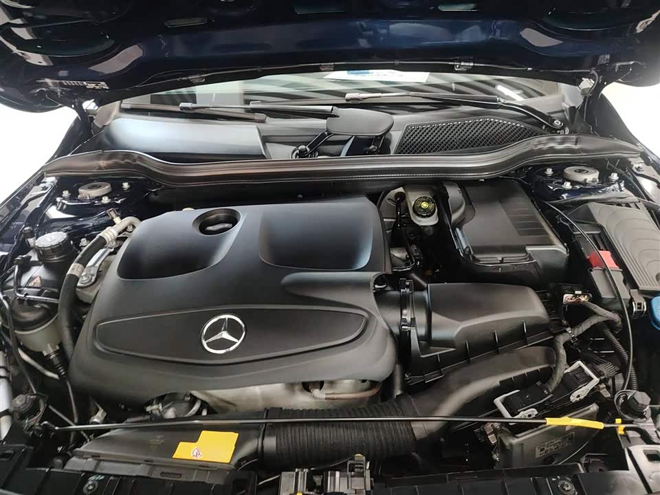 Mercedes-Benz GLA Mercedes-Benz GLA