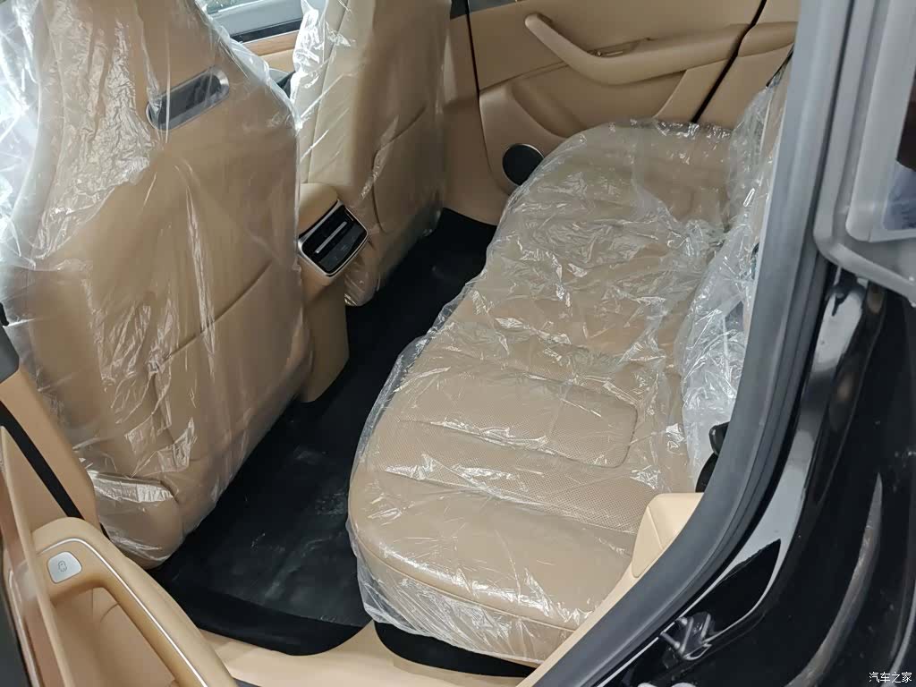 Luxeed R7, 2026 13