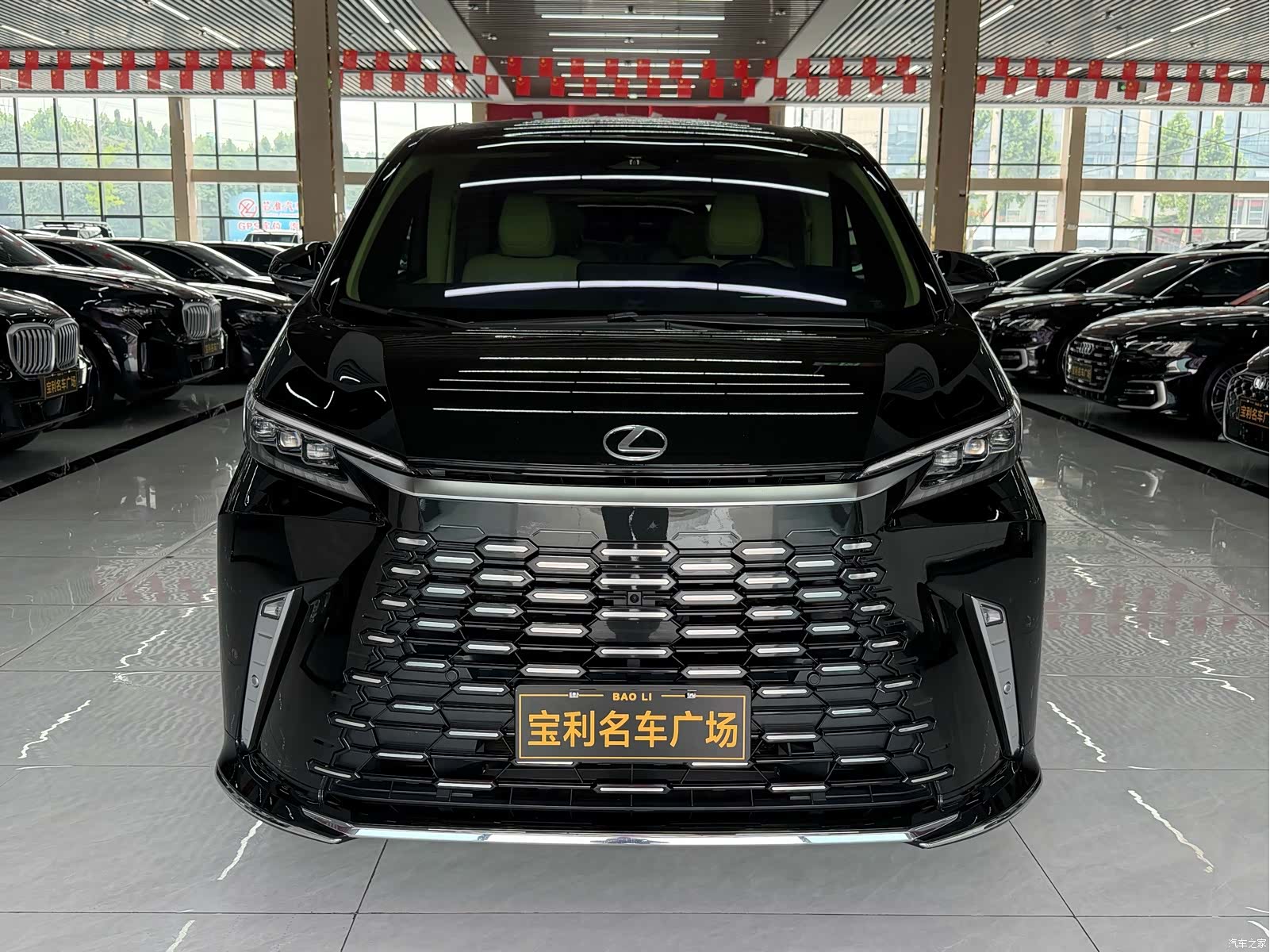 Lexus LM, 2026 1