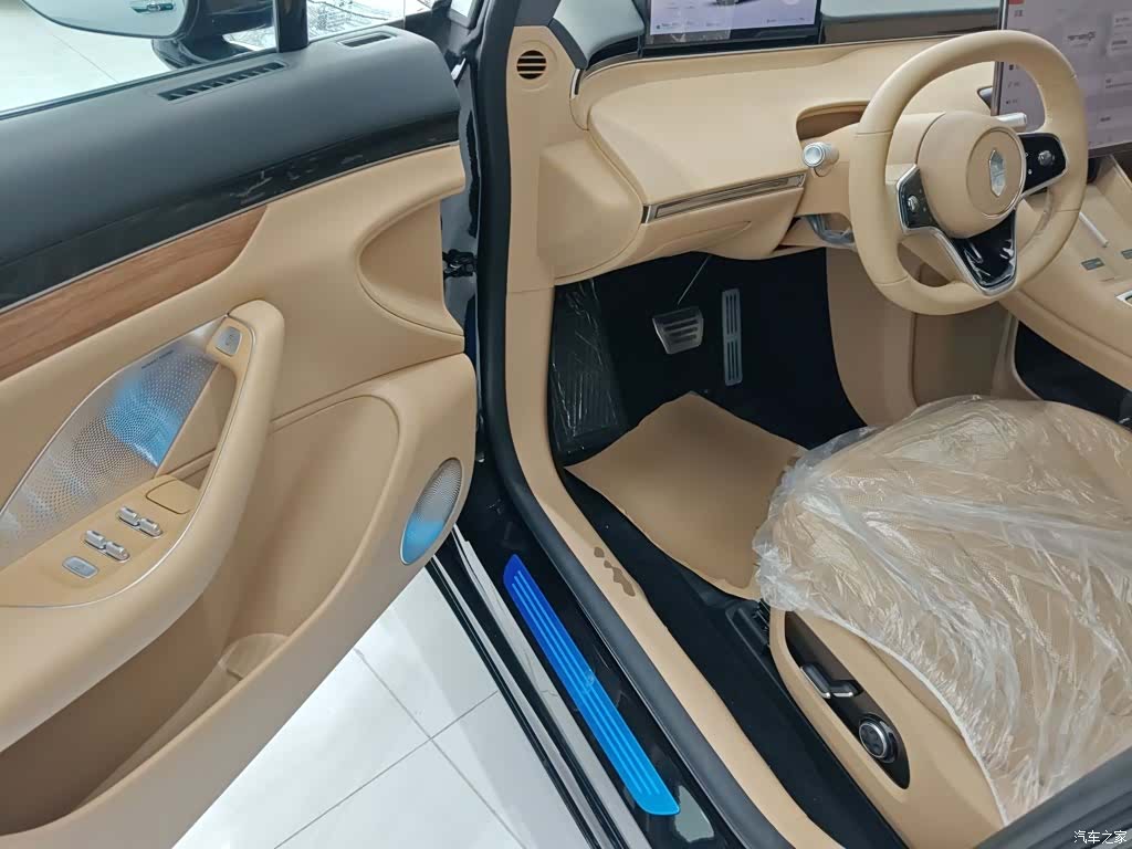 Luxeed R7, 2026 12