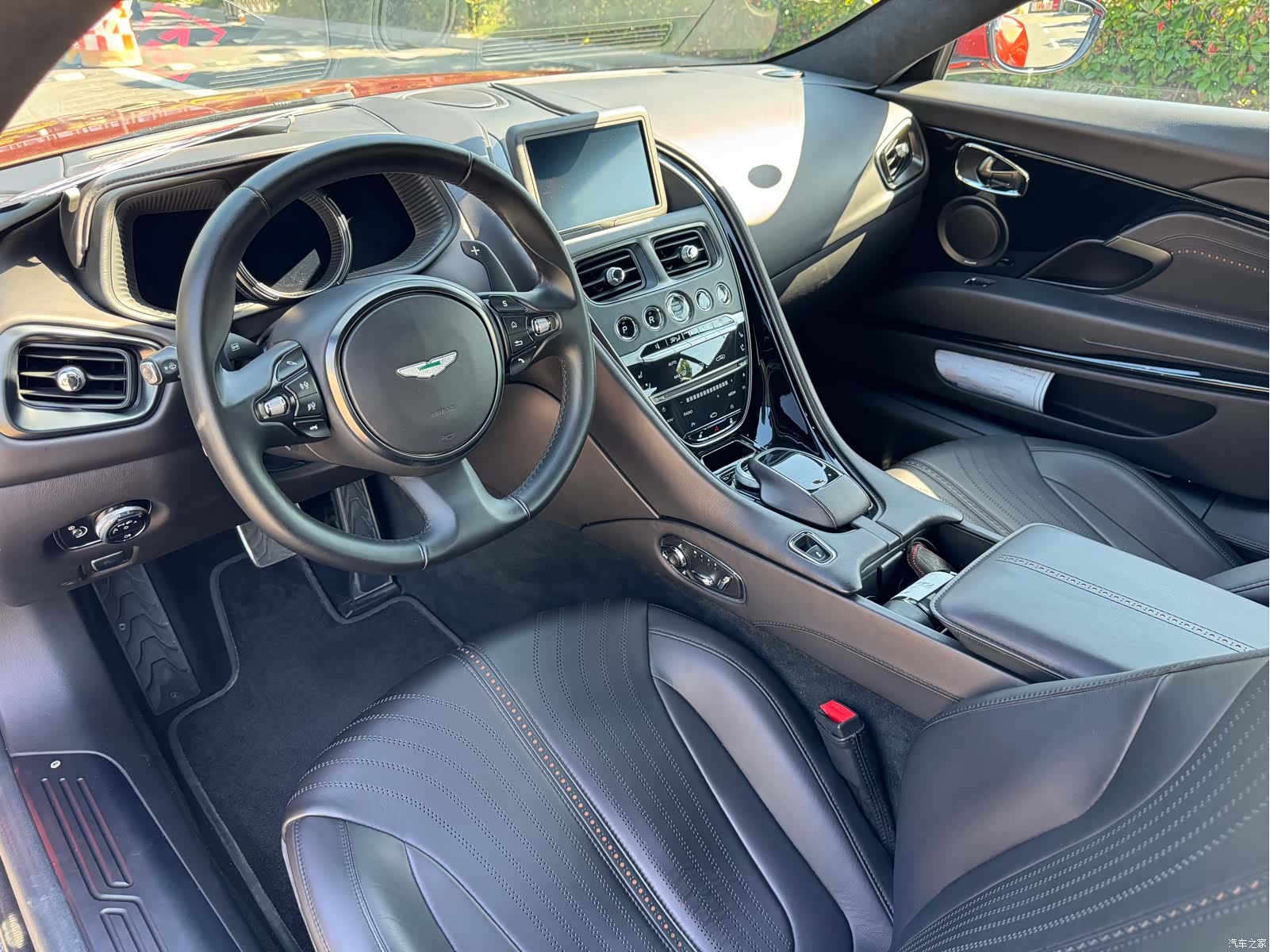Aston Martin DB11, 2017 10