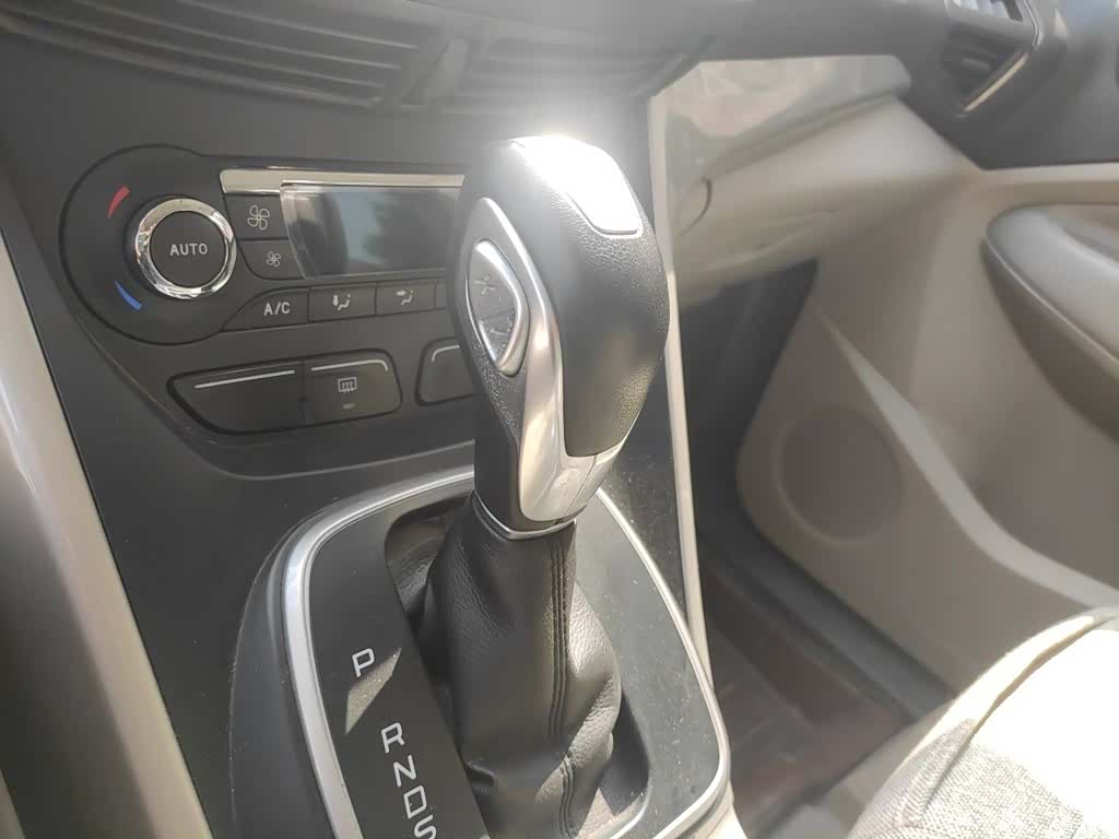 Ford Kuga, 2014 11