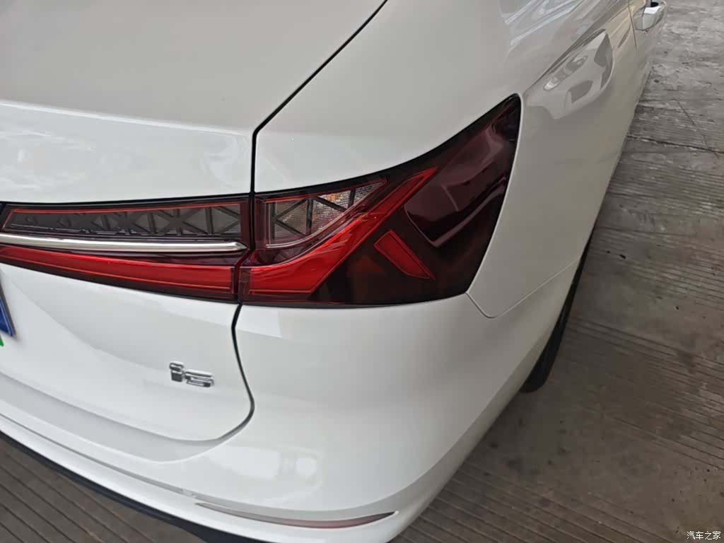 Roewe i5, 2025 8
