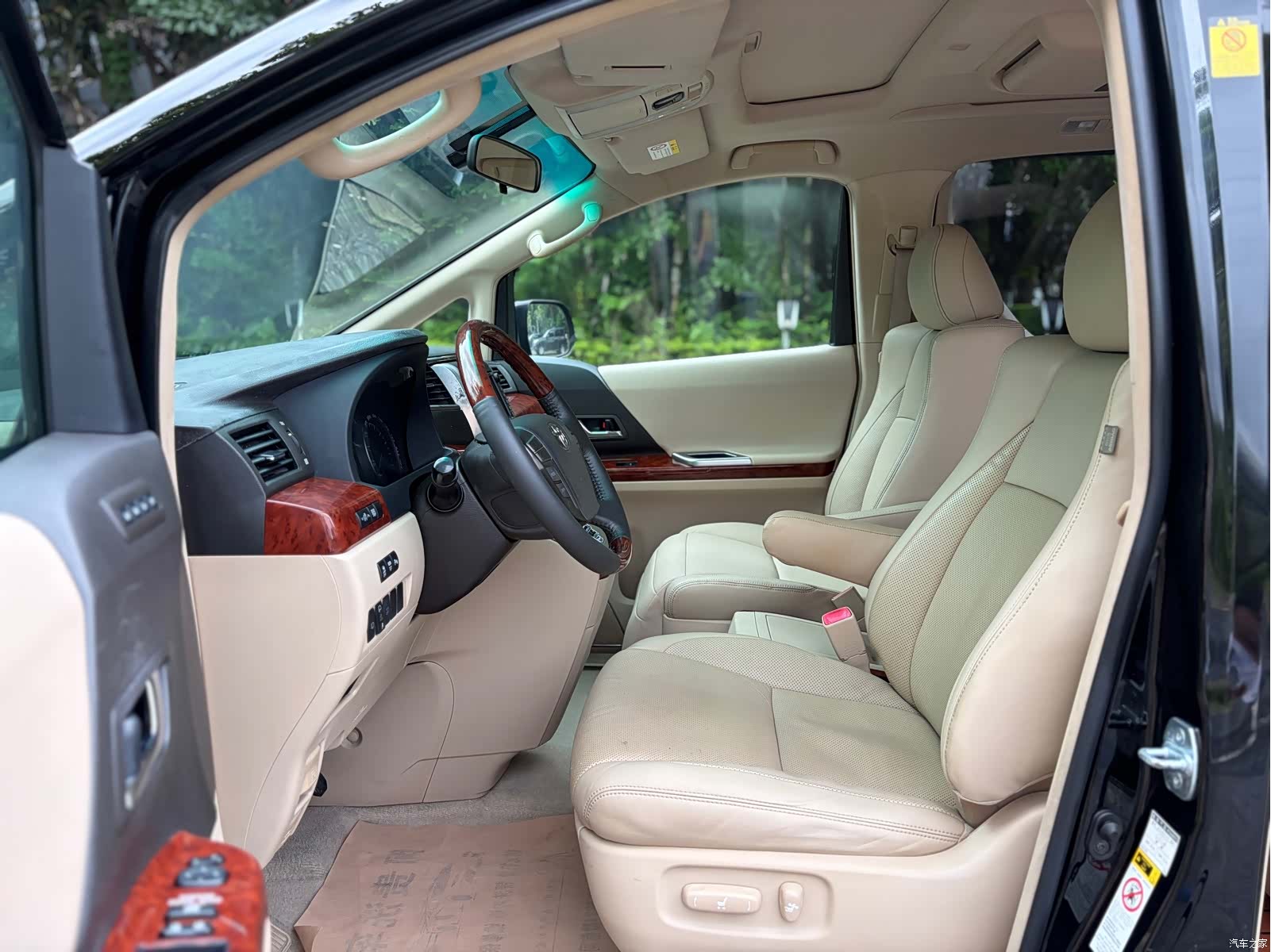 Toyota Alphard, 2011 все фото