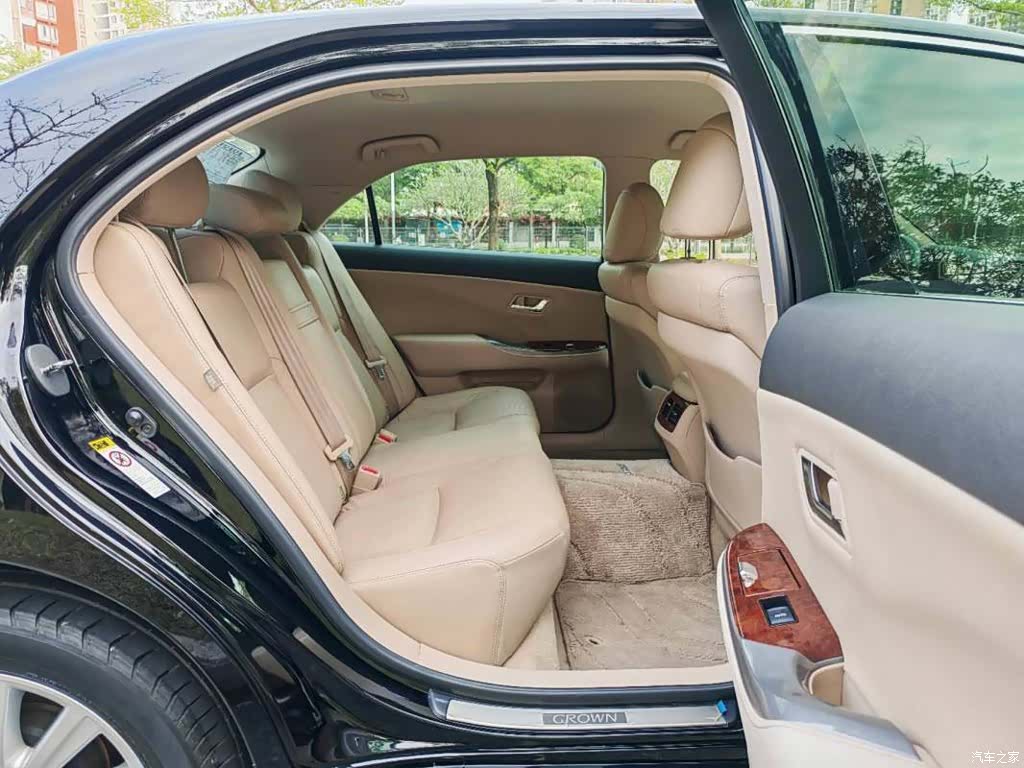 Toyota Crown, 2014 10