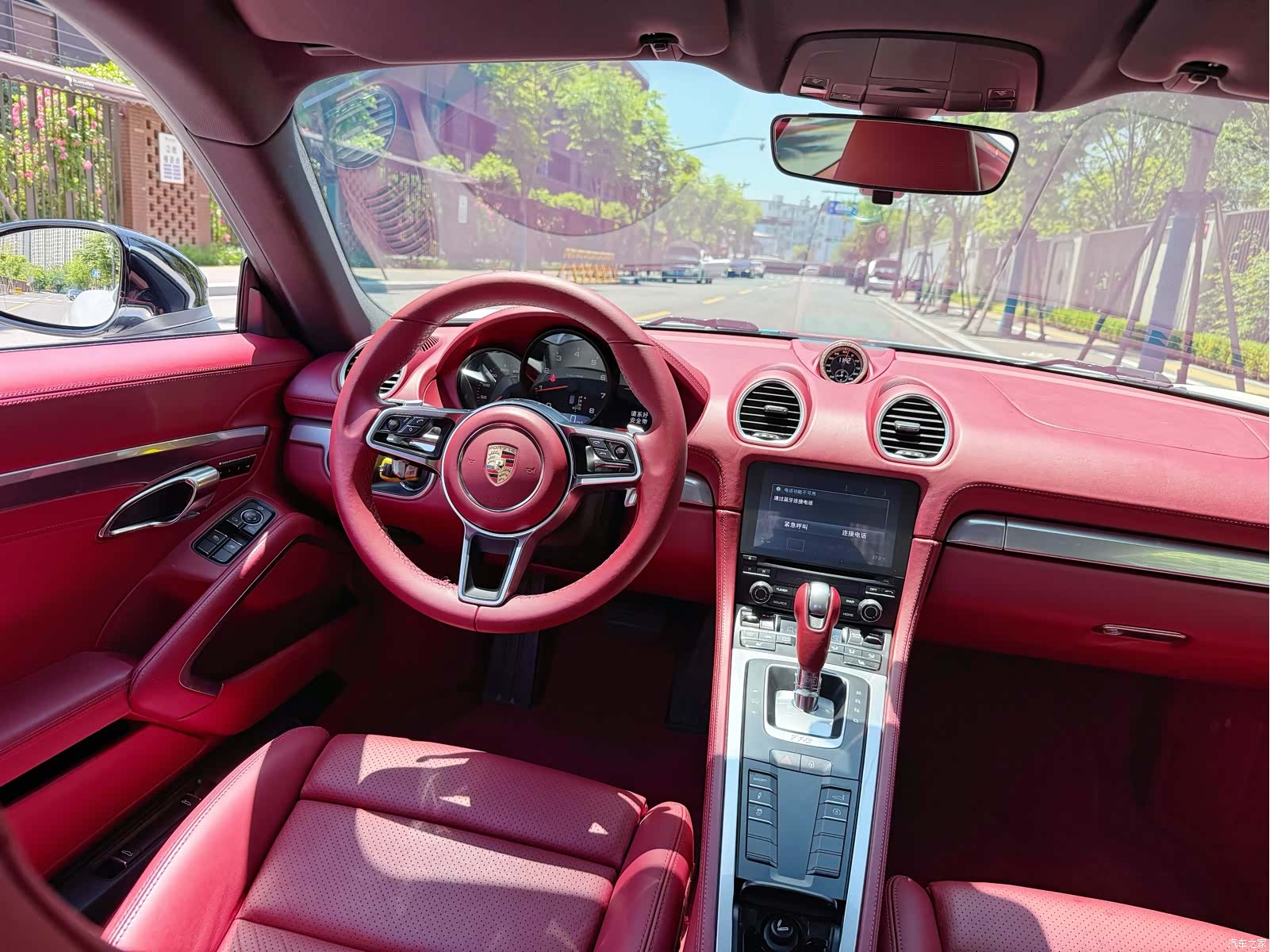 Porsche Cayman, 2018 все фото