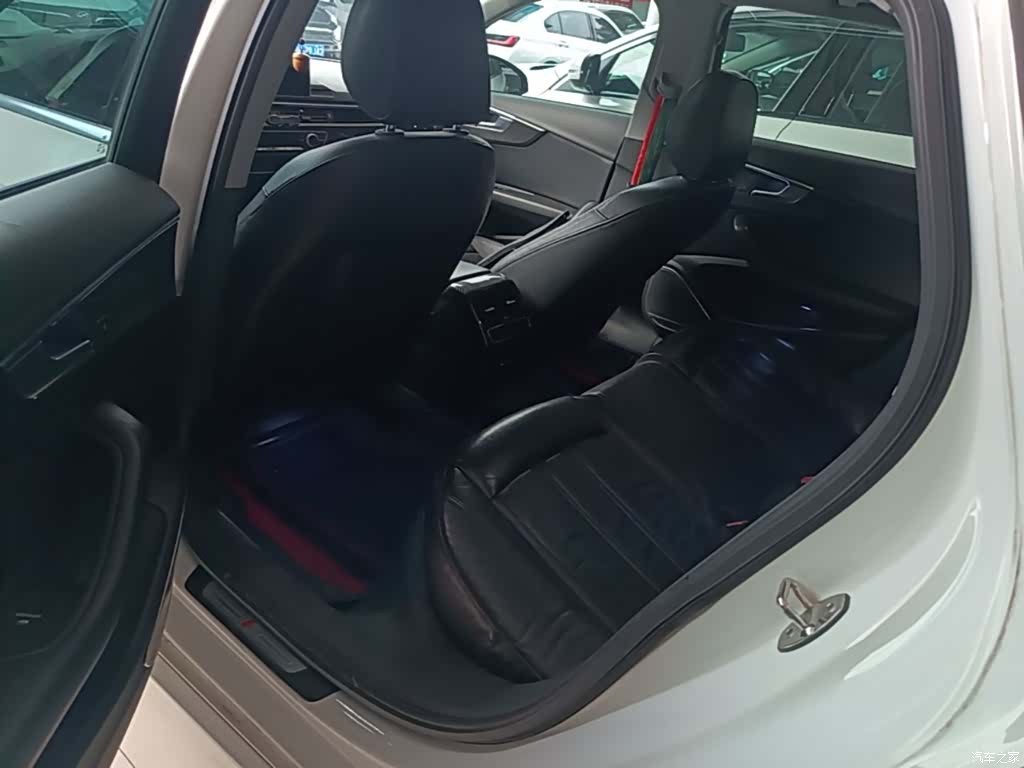 Audi A4L, 2018 17