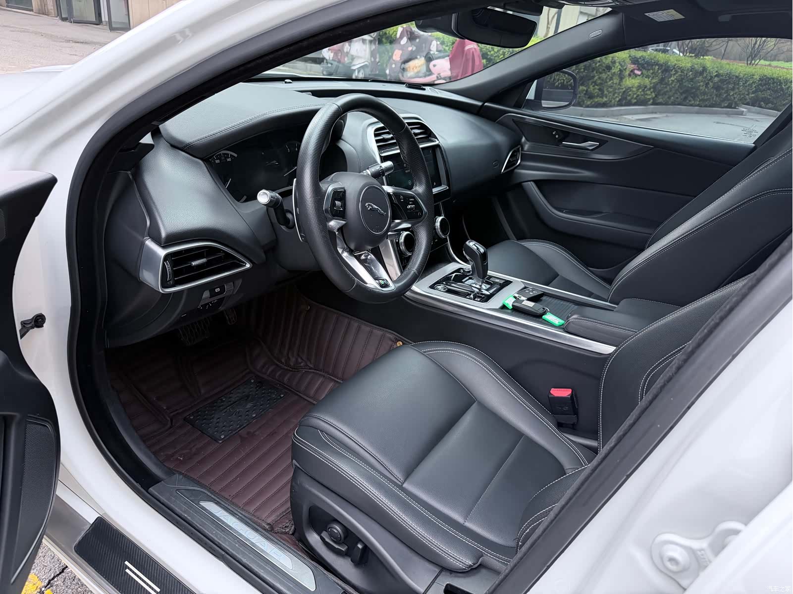 Land Rover XEL, 2021 9