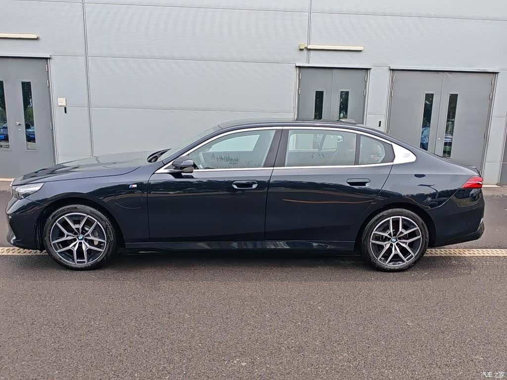BMW i5, 2025 все фото