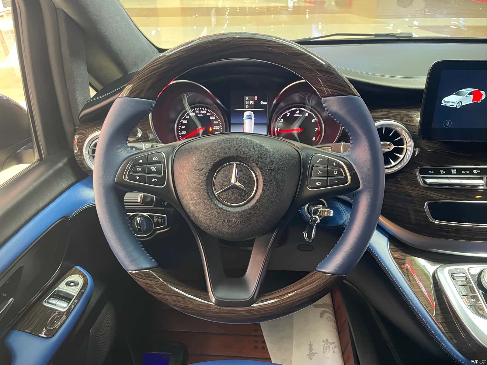 Mercedes-Benz V-Class, 2019 11