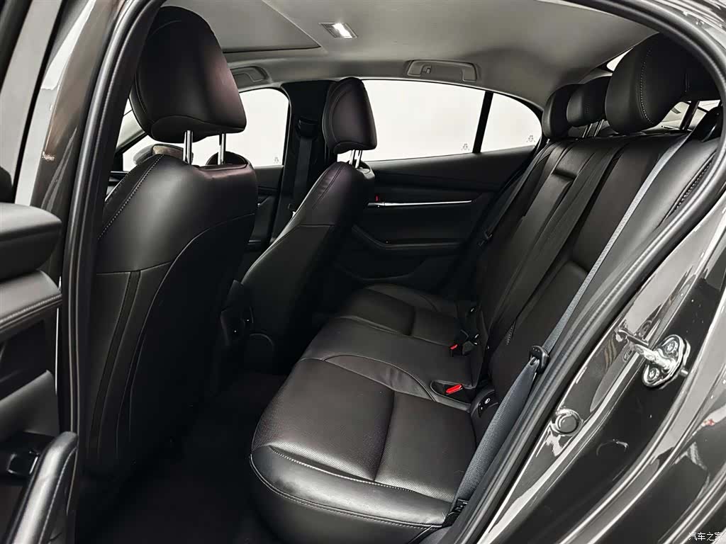 Mazda Mazda3, 2022 13