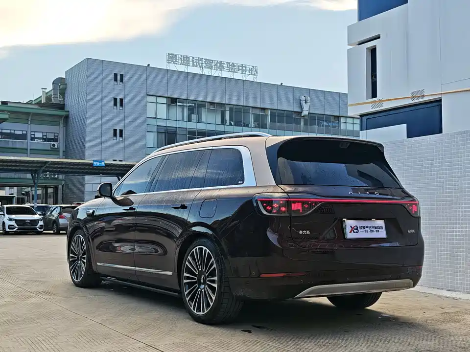 AITO Ask the world M9