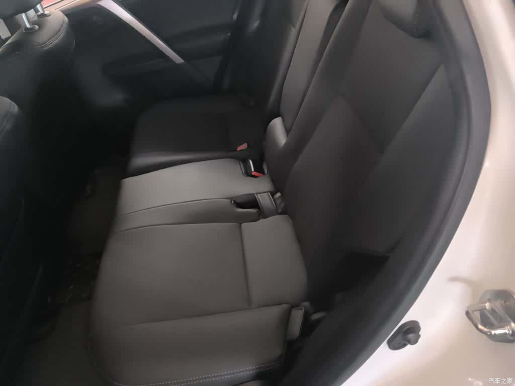 Toyota RAV4, 2015 13