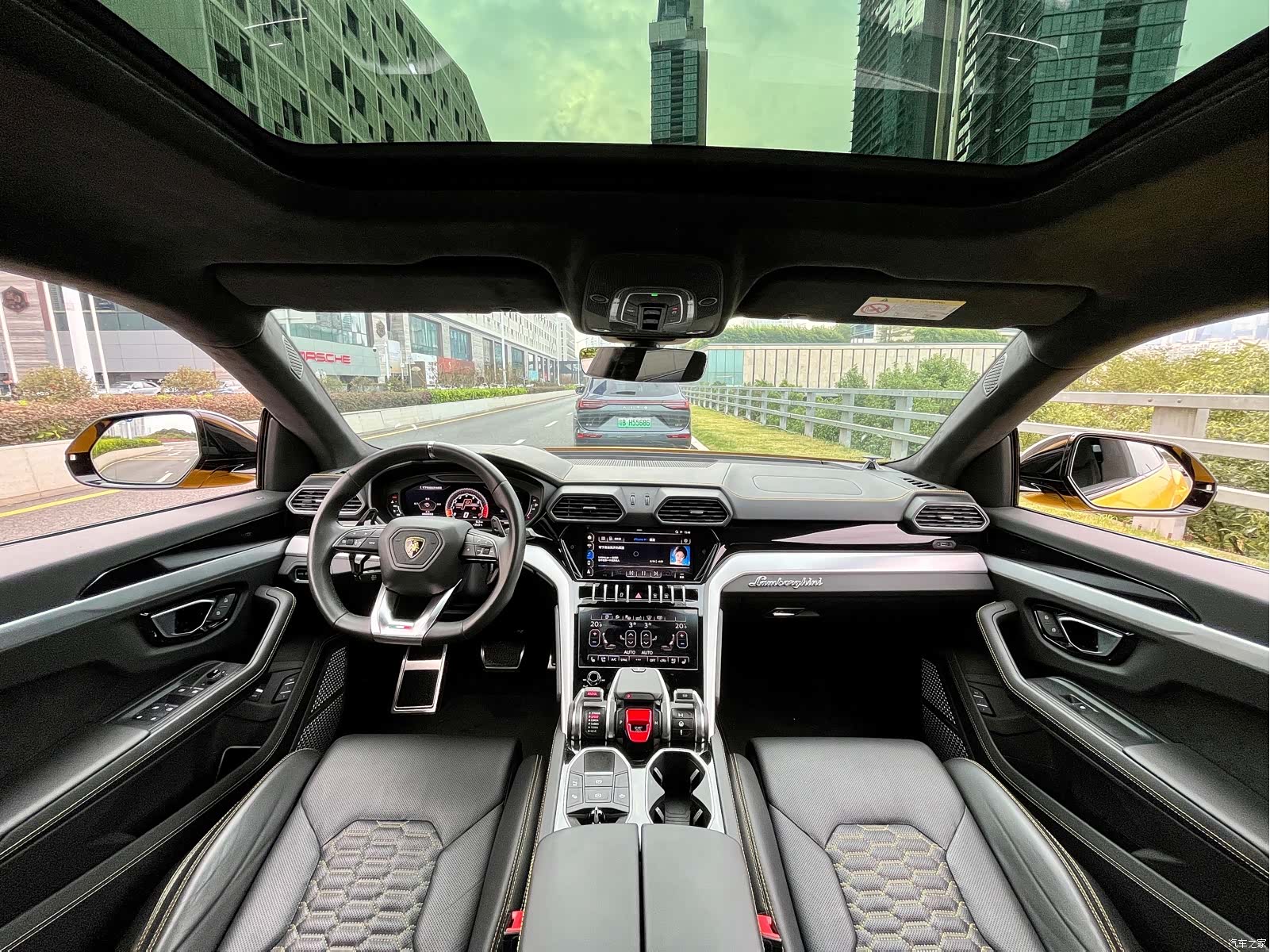 Lamborghini Urus, 2021 11