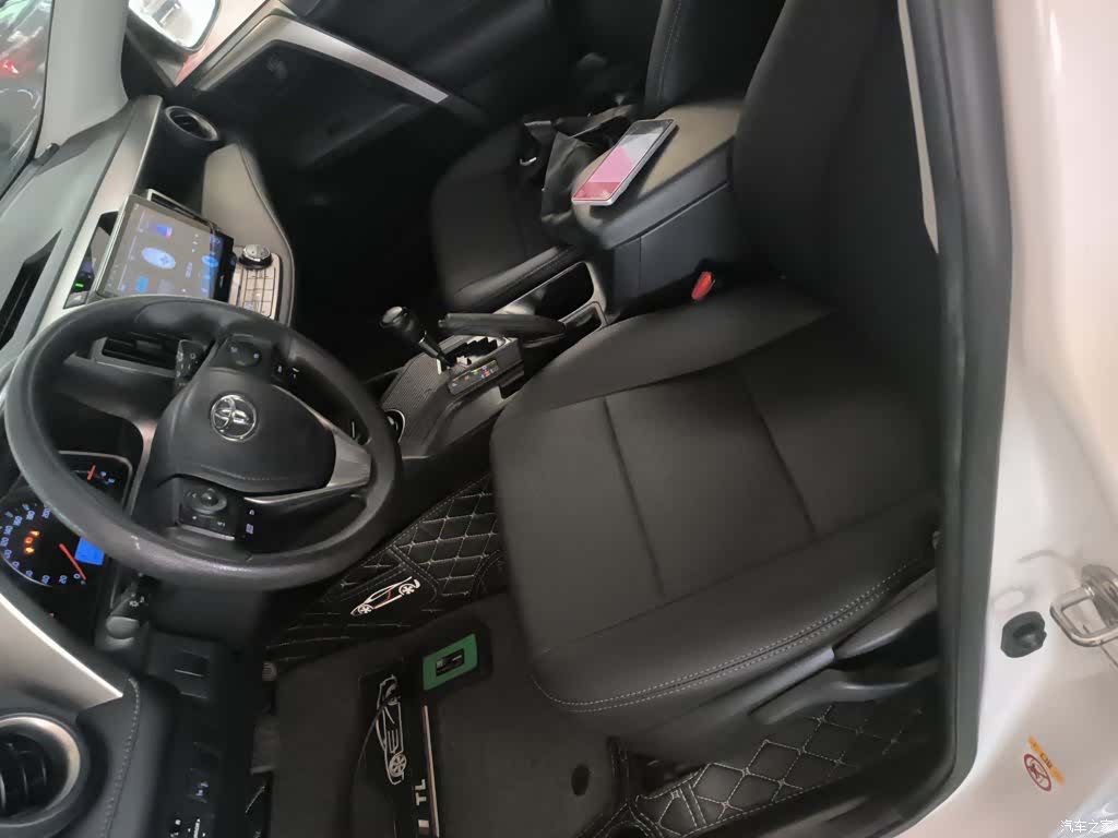 Toyota RAV4, 2015 11