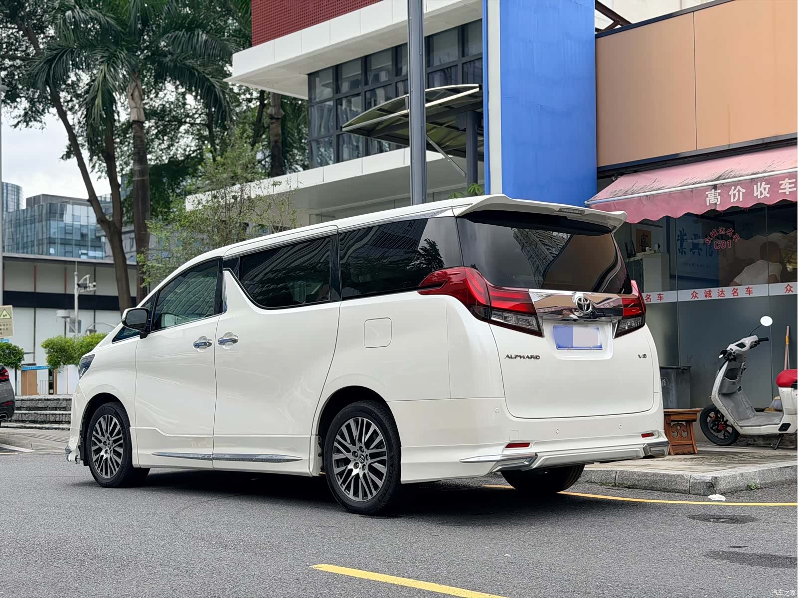 Toyota Alphard, 2017 3