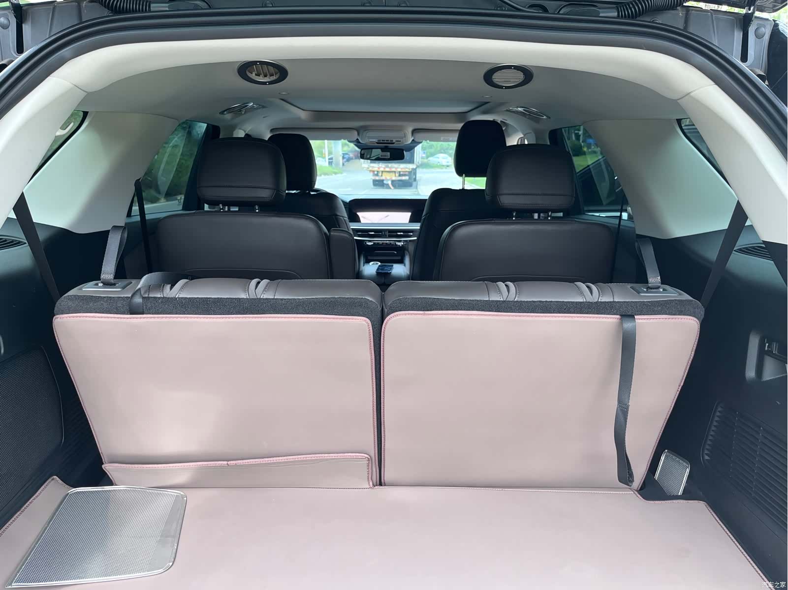 Ford Explorer, 2025 18