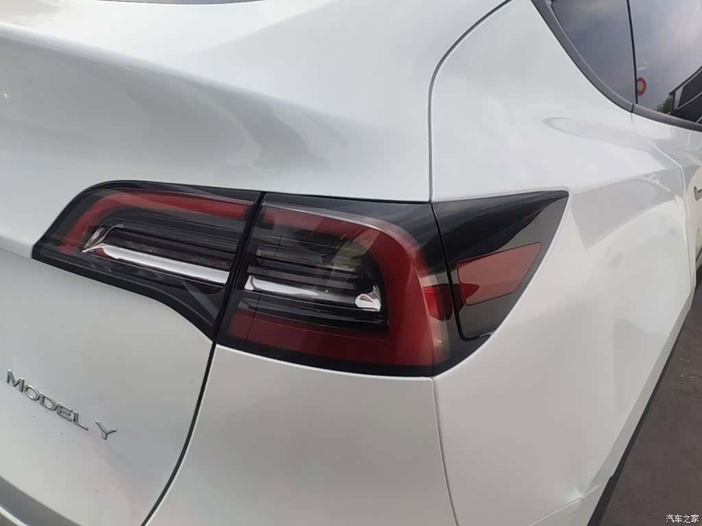 Tesla Model Y, 2024 8