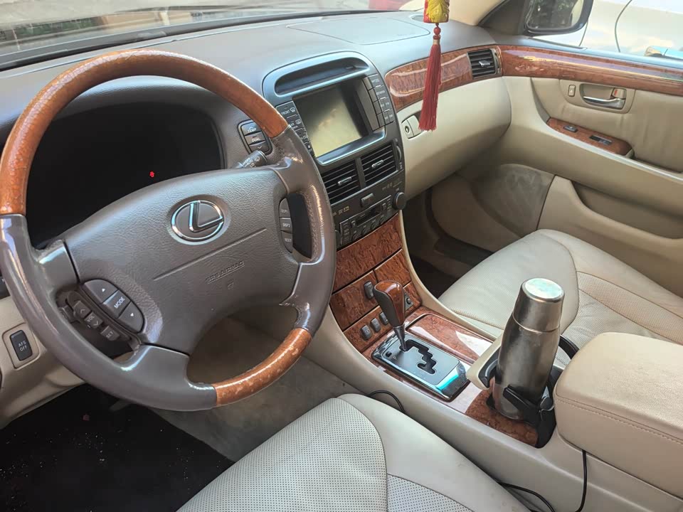 Lexus LS