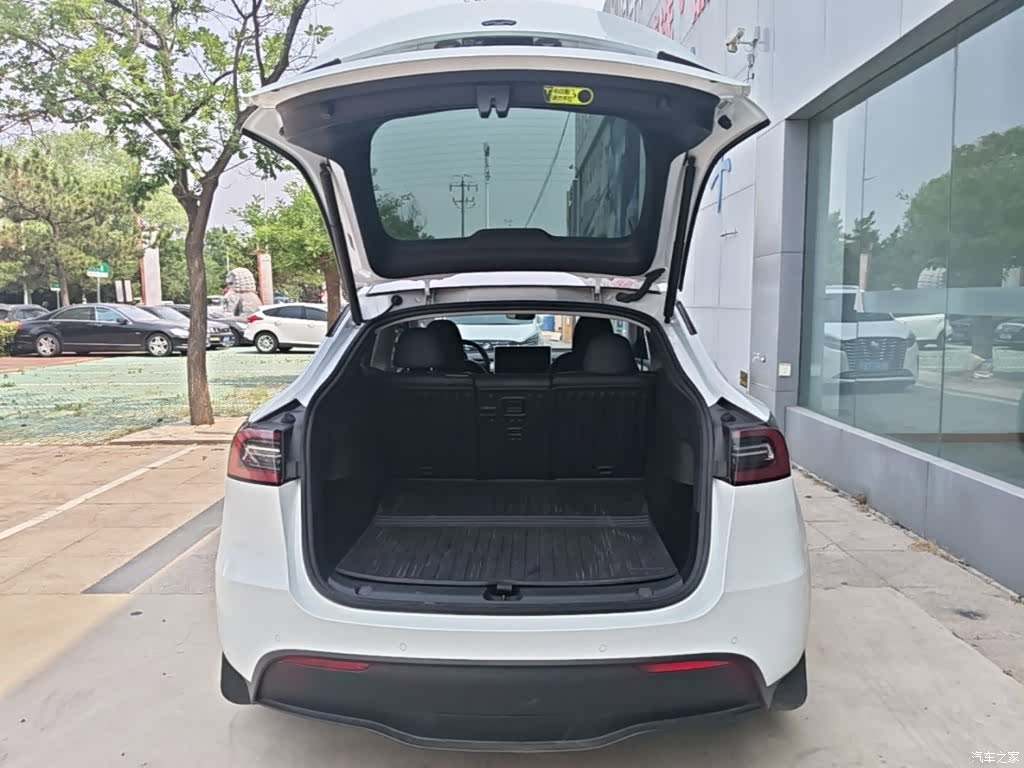 Tesla Model Y, 2023 19