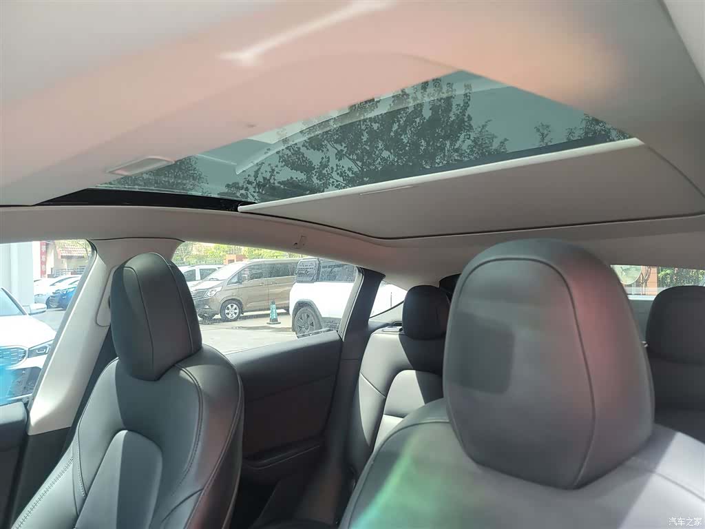 Tesla Model Y, 2022 17