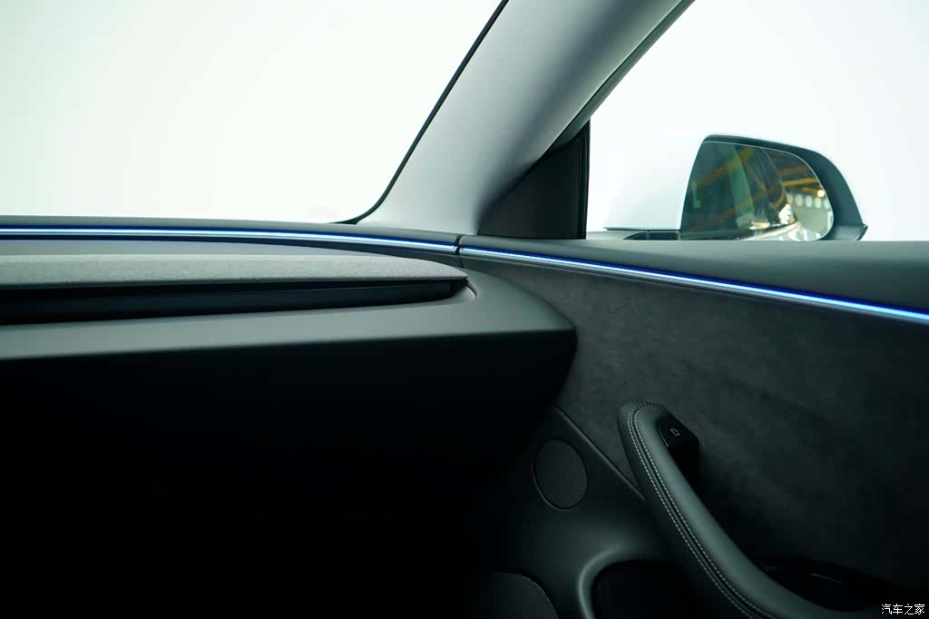 Tesla Model 3, 2025 18