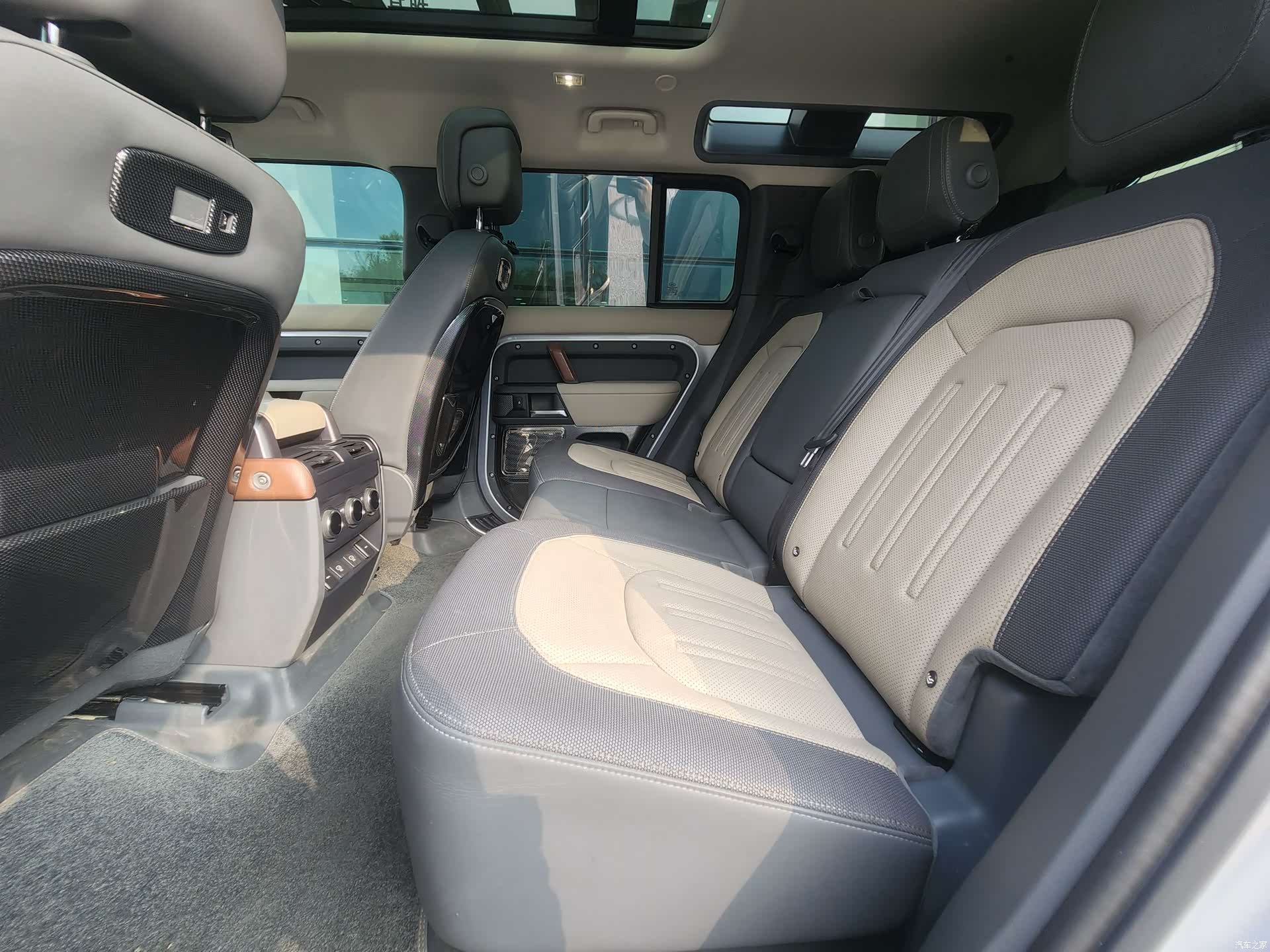 Land Rover Defender, 2021 14
