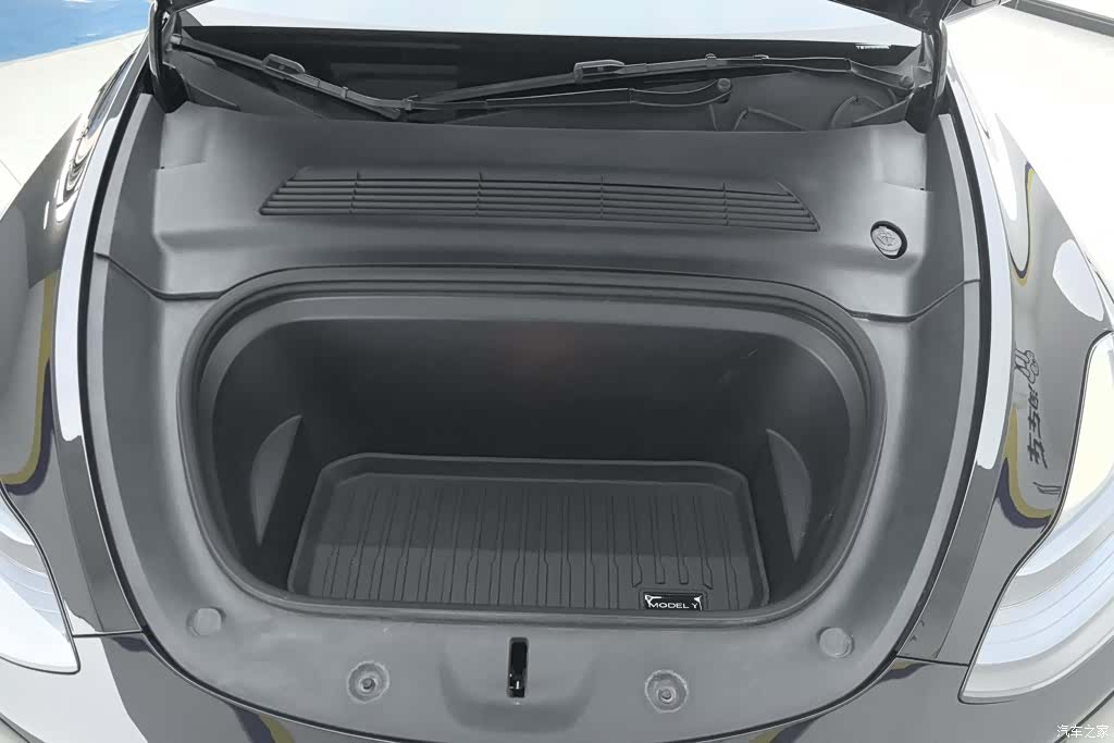 Tesla Model Y, 2023 10
