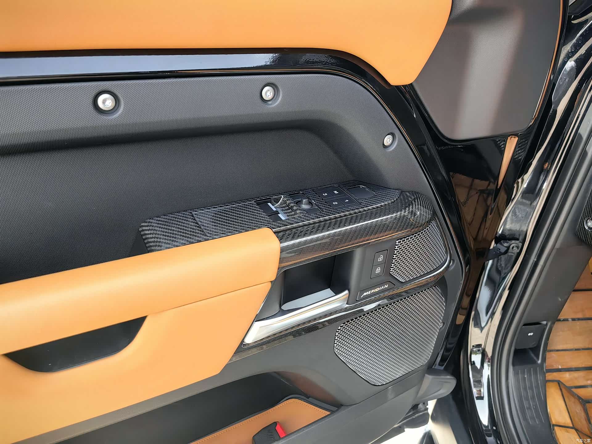 Land Rover Defender, 2023 17