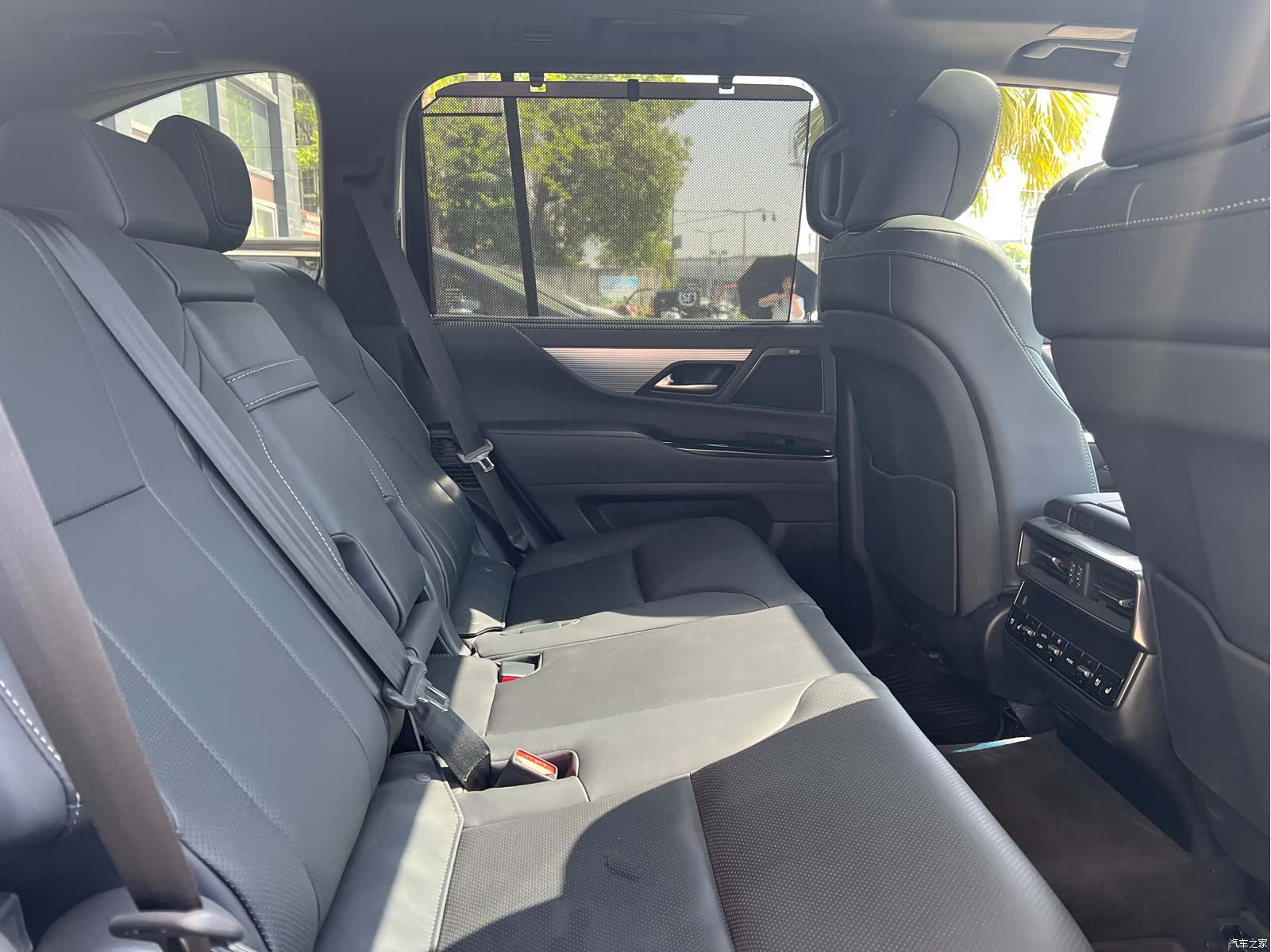 Lexus LX, 2026 11